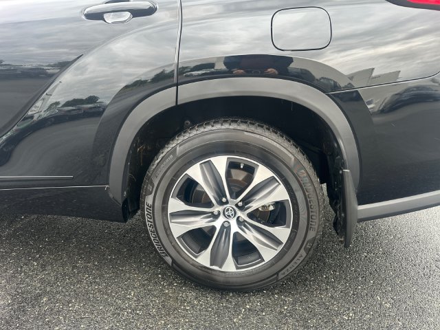 Used 2023 Toyota Highlander XLE AWD/4WD image 26
