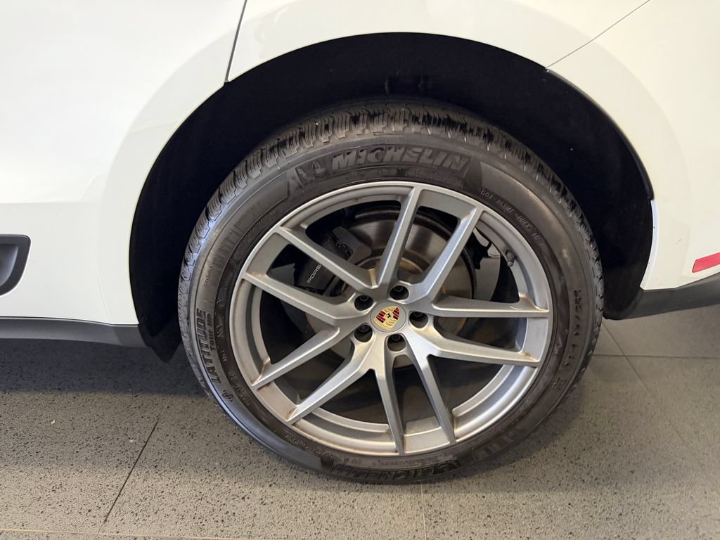 Certified 2023 Porsche Macan AWD/4WD image 11
