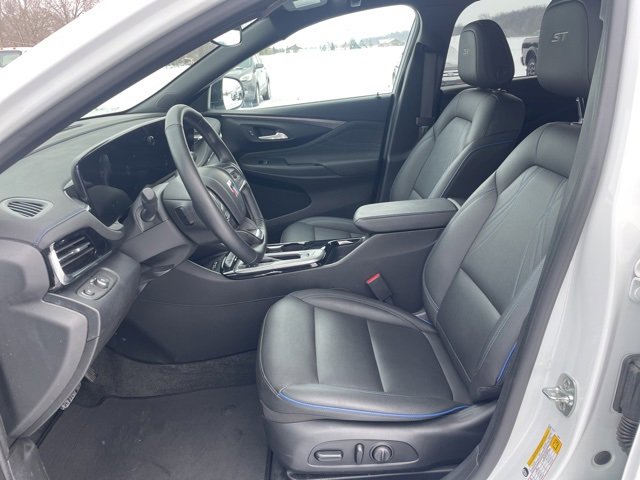 Used 2025 Buick Envista Sport Touring image 8