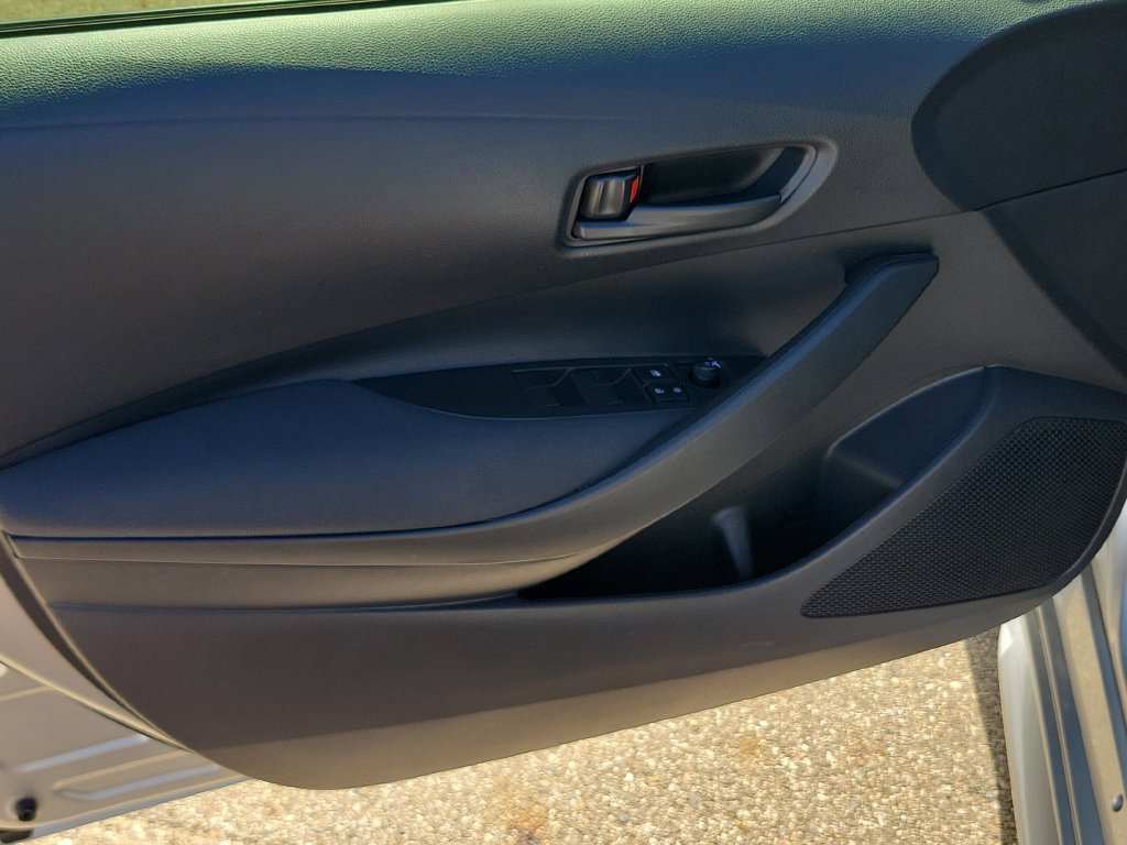 Used 2023 Toyota Corolla LE FWD image 9