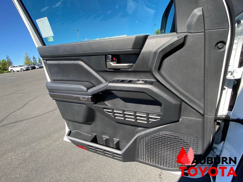 Used 2025 Toyota Tacoma TRD Sport AWD/4WD image 34