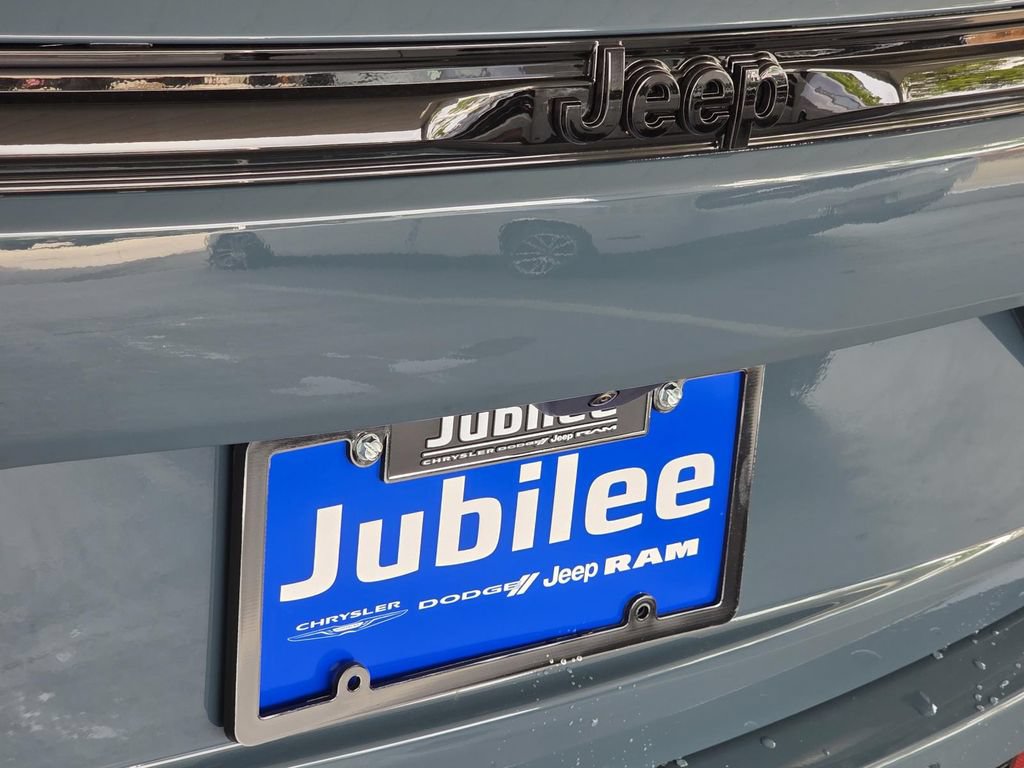 New 2026 Jeep Grand Cherokee Limited w/ Limited Altitude Package RWD image 32