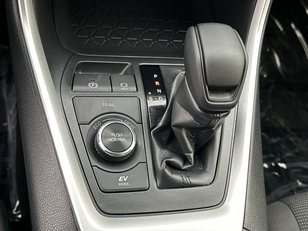Certified 2025 Toyota RAV4 LE image 22