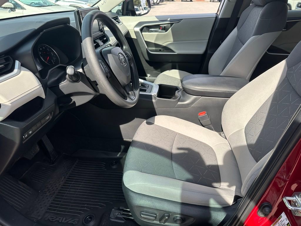 Used 2022 Toyota RAV4 XLE w/ Convenience Package image 25