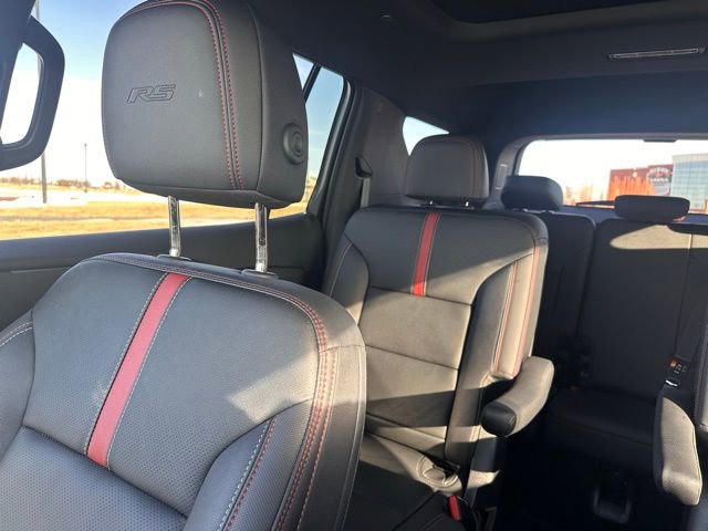 Used 2025 Chevrolet Traverse RS image 37