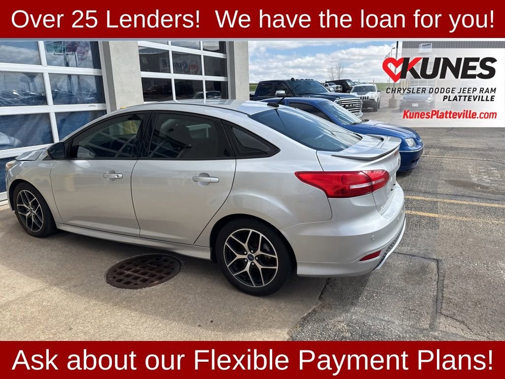 Used 2015 Ford Focus SE w/ SE Sport Package FWD image 12
