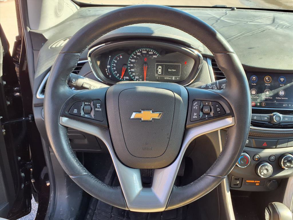 Used 2022 Chevrolet Trax LT w/ LT Convenience Package image 19