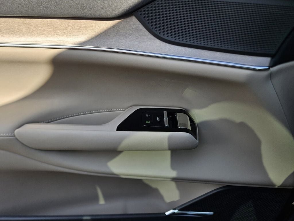 New 2025 Volvo EX90 Plus AWD/4WD image 37