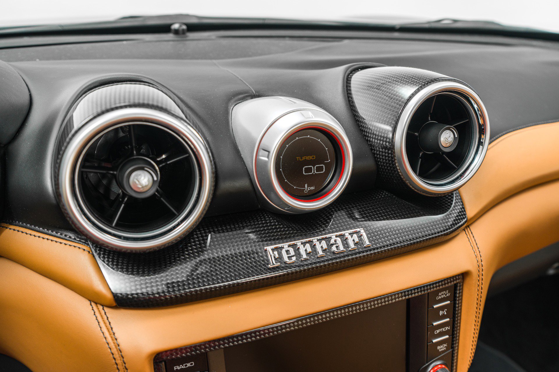 Used 2015 Ferrari California T image 28