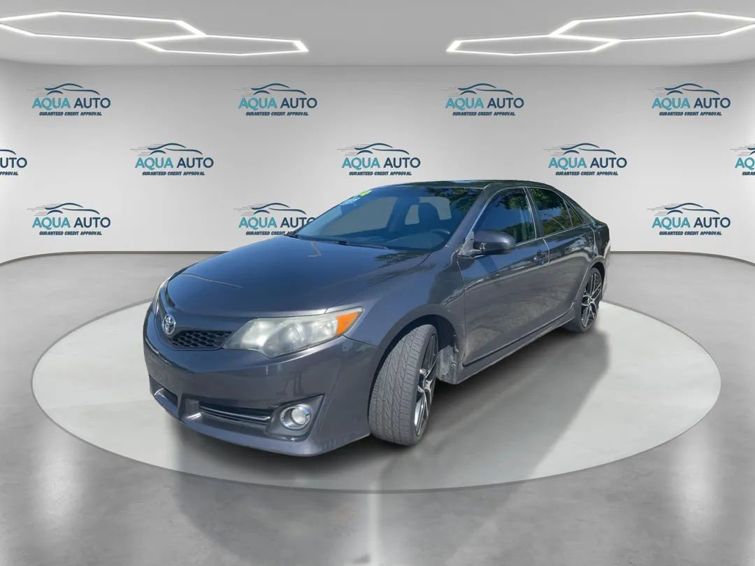 Used 2014 Toyota Camry SE image 1