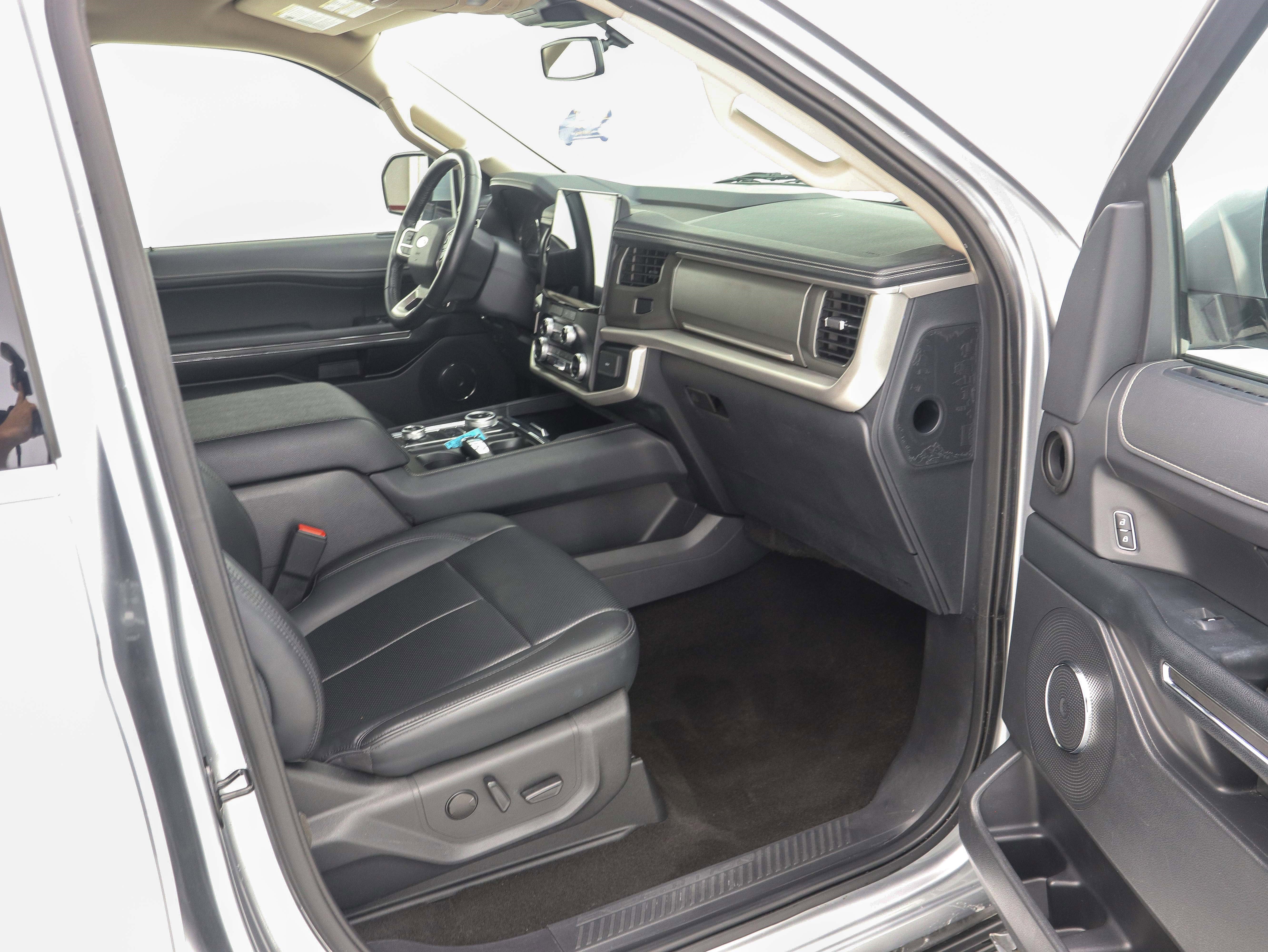 Used 2023 Ford Expedition Max XLT image 17