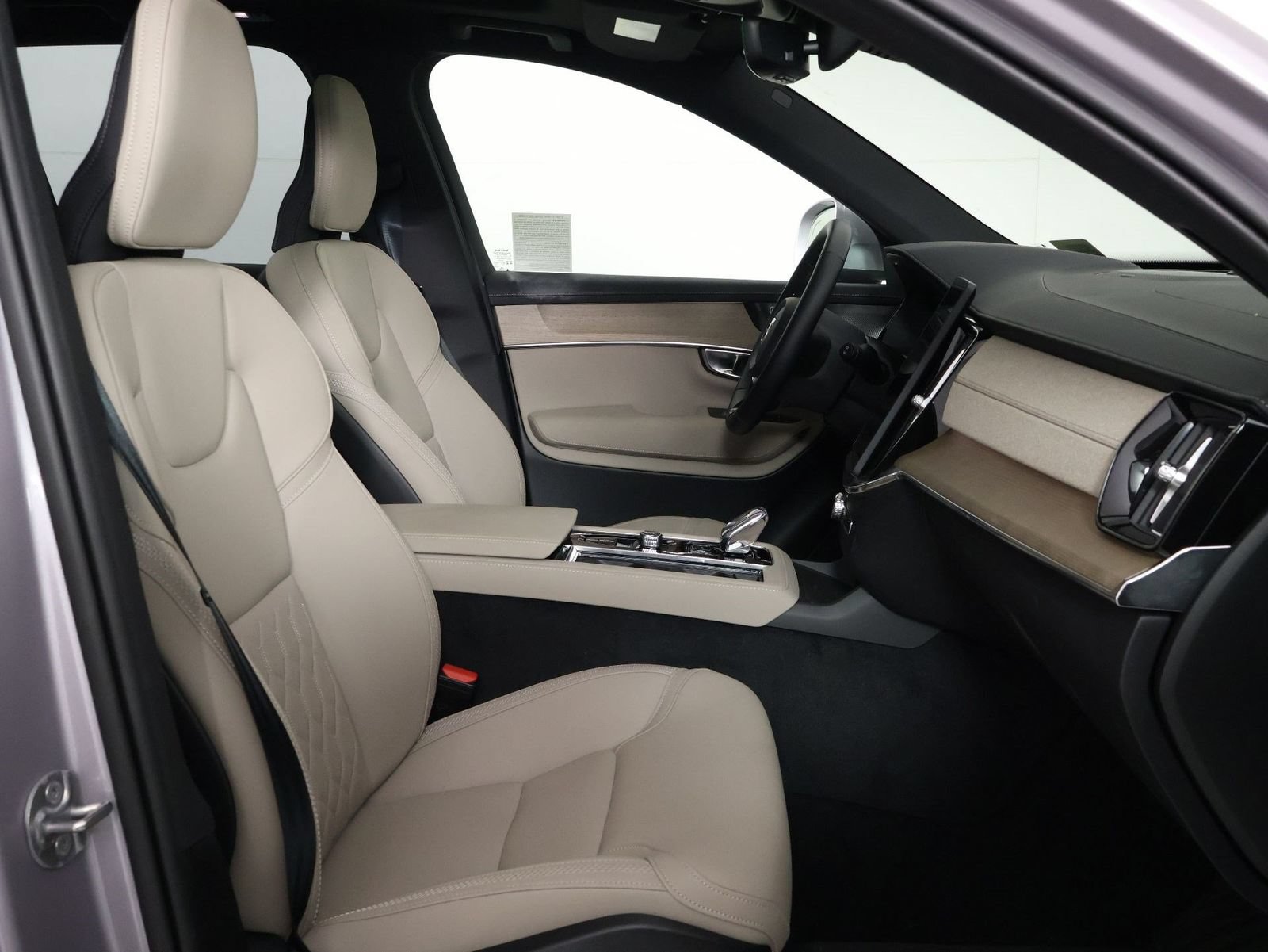 Certified 2026 Volvo XC90 B6 Plus w/ Protection Package Premier AWD/4WD image 29