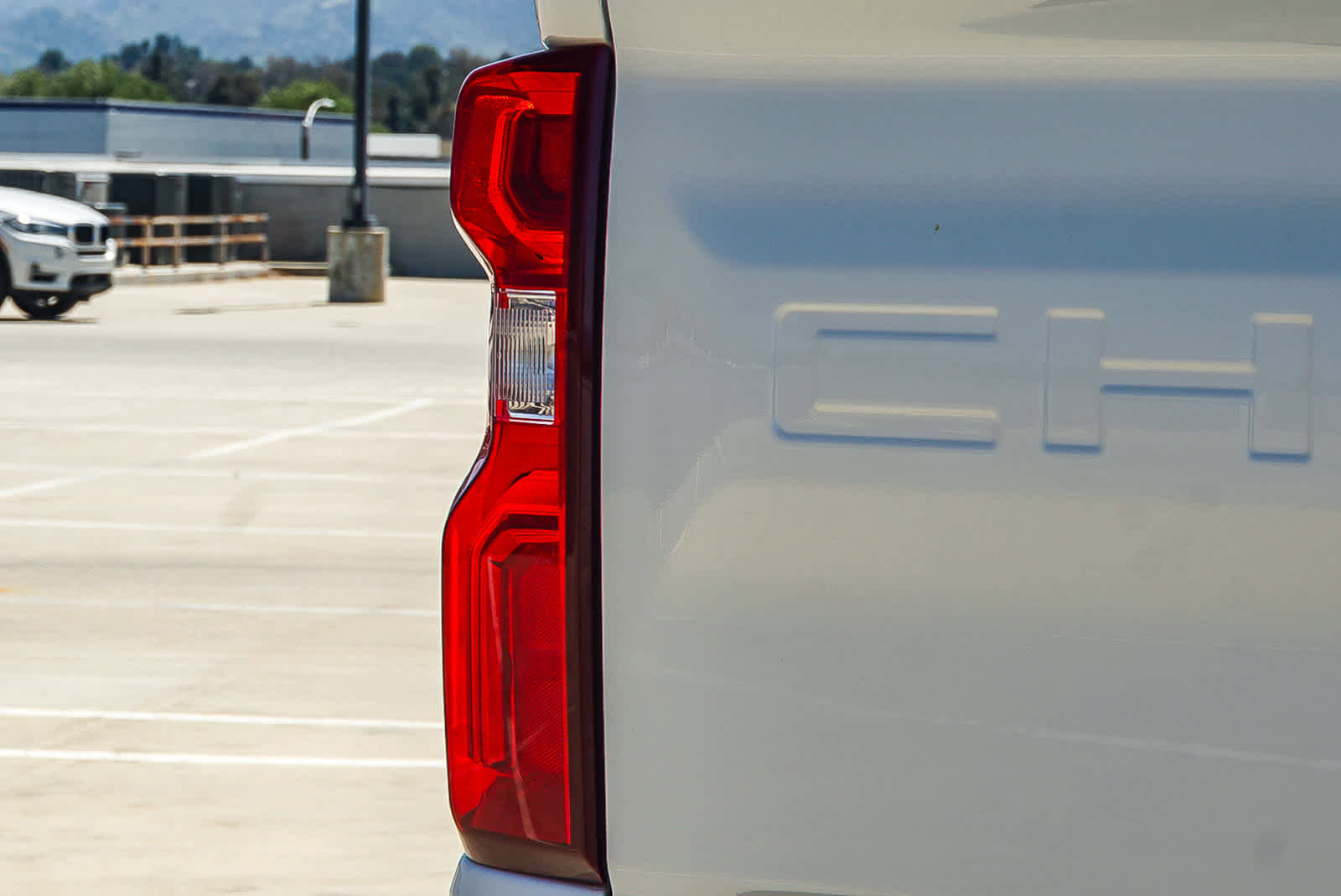 Used 2020 Chevrolet Silverado 1500 LTZ w/ LTZ Premium Package AWD/4WD image 11