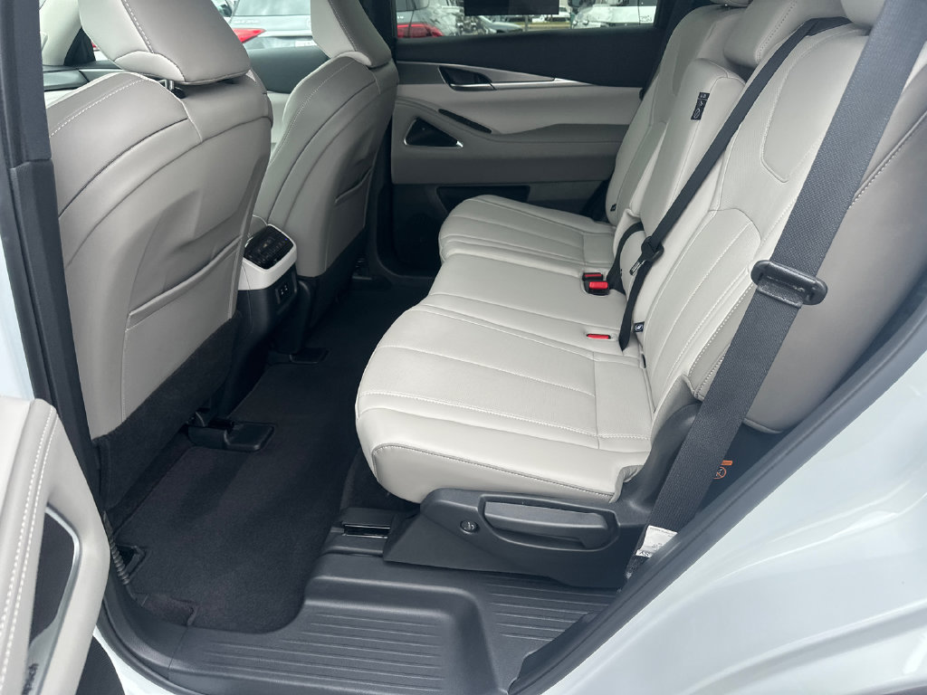 Certified 2027 INFINITI QX60 Luxe w/ Cargo Package FWD image 17