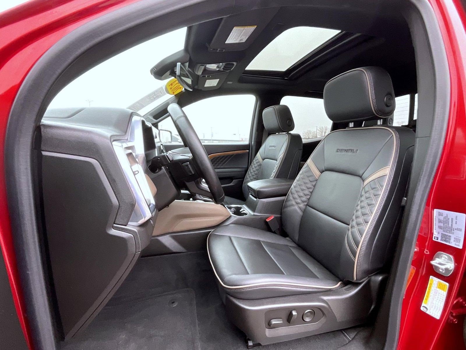 Certified 2024 GMC Canyon Denali image 8