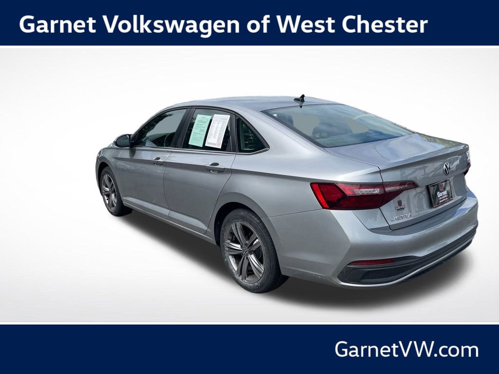Certified 2023 Volkswagen Jetta SE FWD image 3