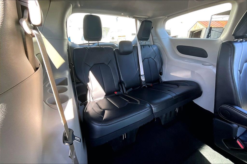 Used 2024 Chrysler Pacifica Touring-L image 24