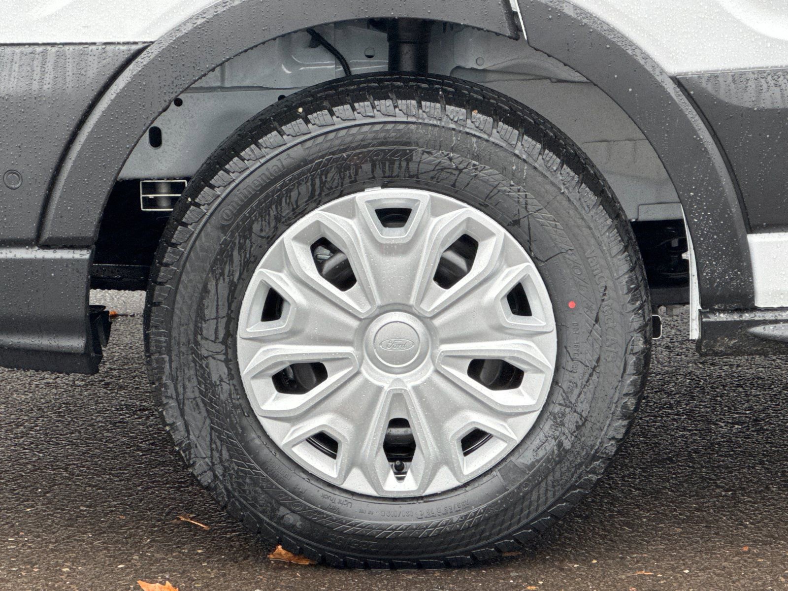 New 2026 Ford E-Transit 148 Medium Roof w/ Load Area Protection Package image 26