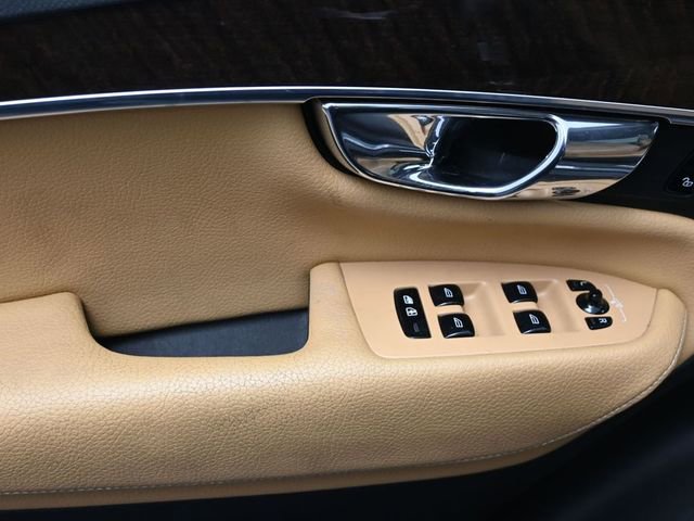 Used 2017 Volvo XC90 T6 Momentum w/ Vision Package image 16