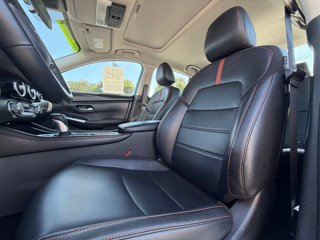 Used 2025 Nissan Sentra SR w/ SR Premium Package FWD image 33