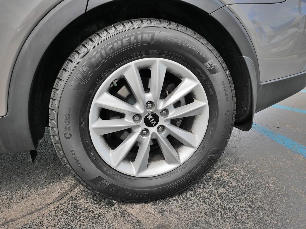 Used 2019 Kia Sorento LX AWD/4WD image 9