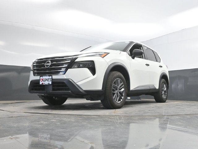 Used 2024 Nissan Rogue S FWD image 45