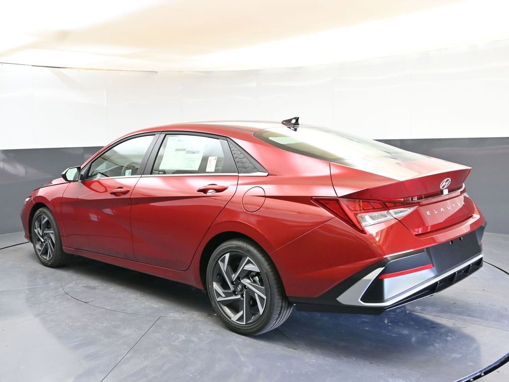 Certified 2025 Hyundai Elantra SEL FWD image 3