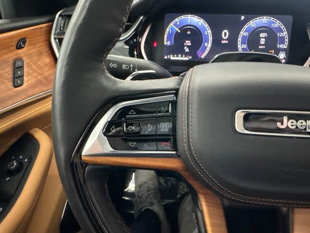 Used 2025 Jeep Grand Cherokee Summit AWD/4WD image 37