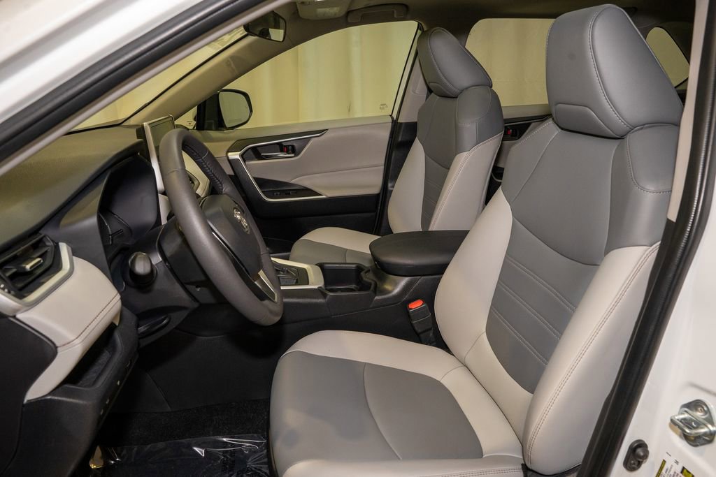 Used 2025 Toyota RAV4 XLE Premium image 12