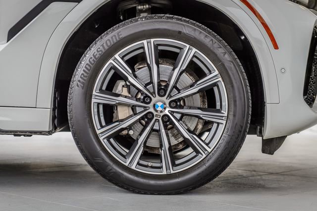Used 2022 BMW X6 xDrive40i w/ M Sport Package AWD/4WD image 13