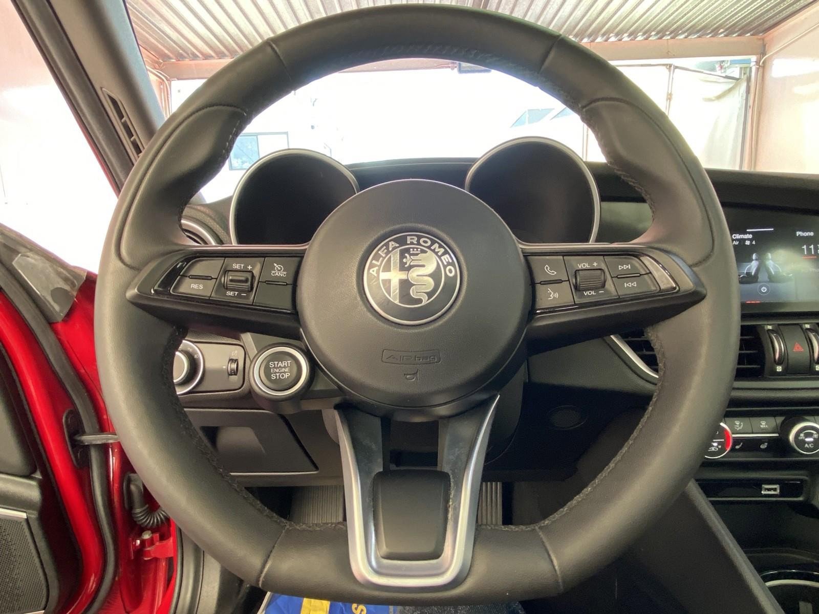 Used 2020 Alfa Romeo Giulia Sprint w/ Cold Weather Package image 31