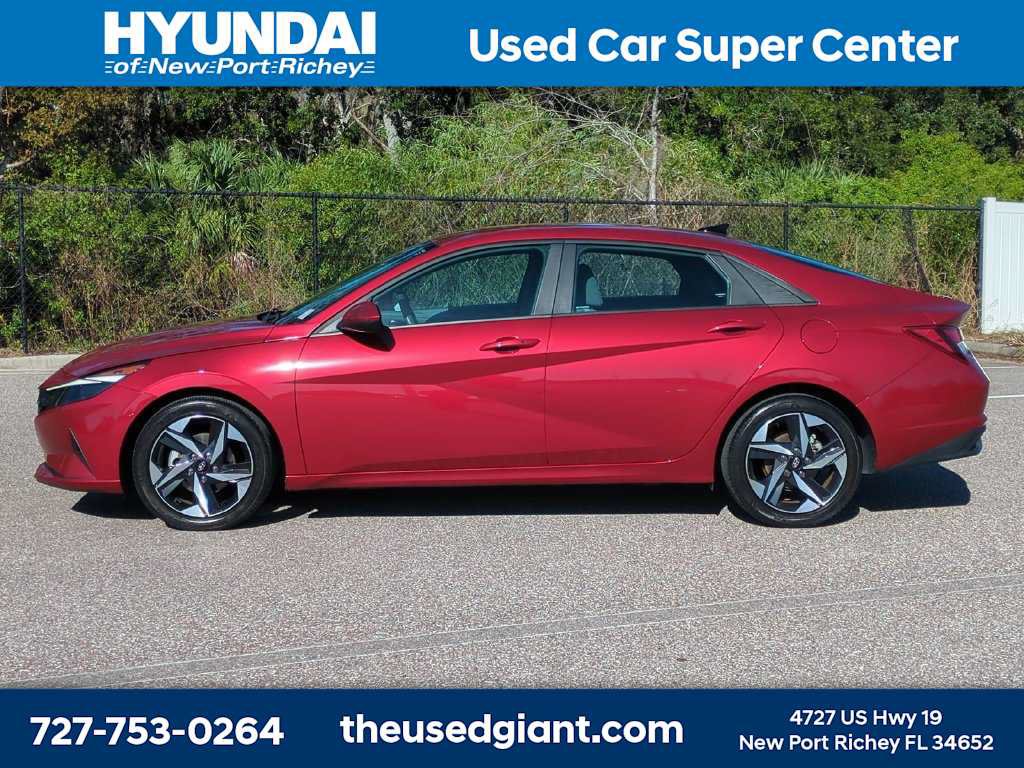 Used 2023 Hyundai Elantra SEL w/ Convenience Package FWD image 2