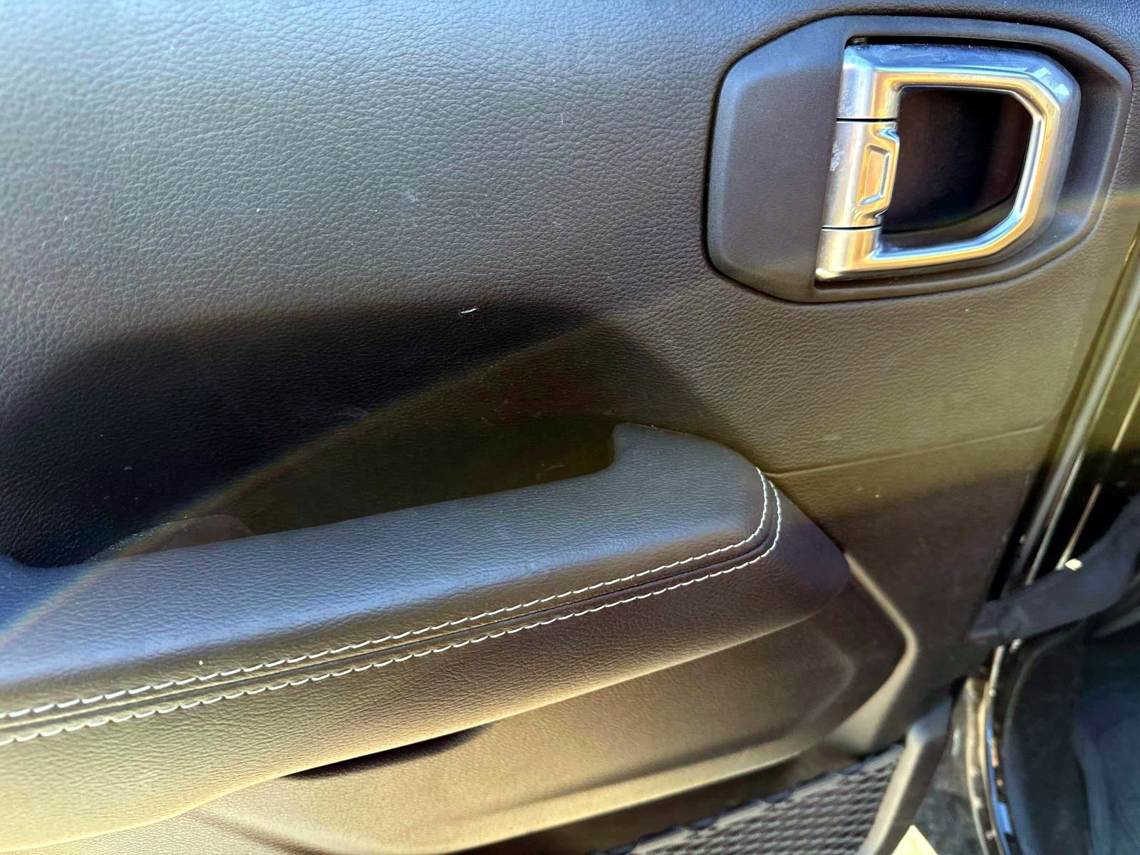 Used 2023 Jeep Wrangler Unlimited Sahara w/ Cold Weather Group image 8