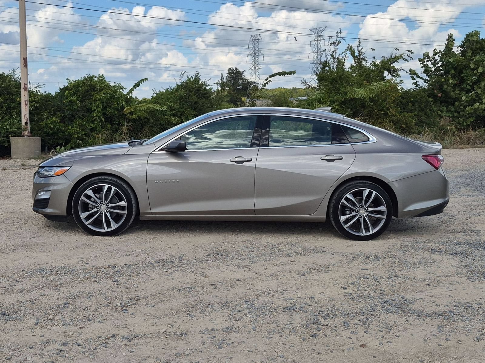 Used 2024 Chevrolet Malibu LT FWD image 2