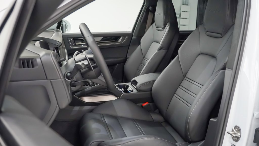 New 2025 Porsche Cayenne Turbo image 5