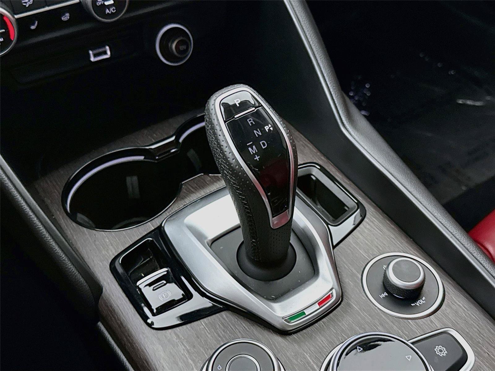 Used 2021 Alfa Romeo Giulia Ti w/ Nero Edizione AWD/4WD image 26