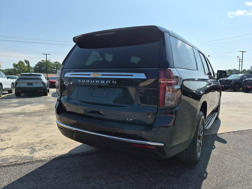 Used 2022 Chevrolet Suburban LT w/ Luxury Package AWD/4WD image 4