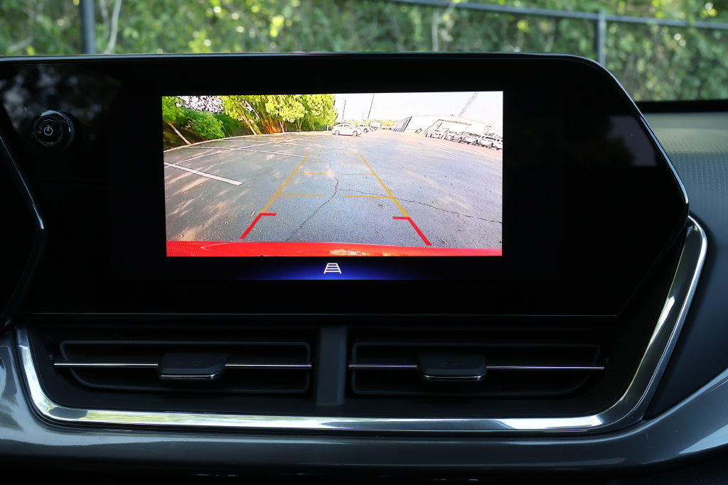 Used 2024 Chevrolet Trax ACTIV w/ Sunroof Package FWD image 17