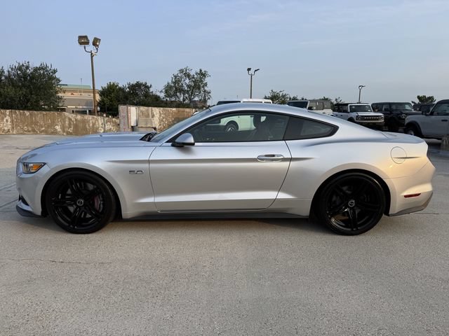 Used 2017 Ford Mustang GT Premium w/ GT Performance Package RWD image 10