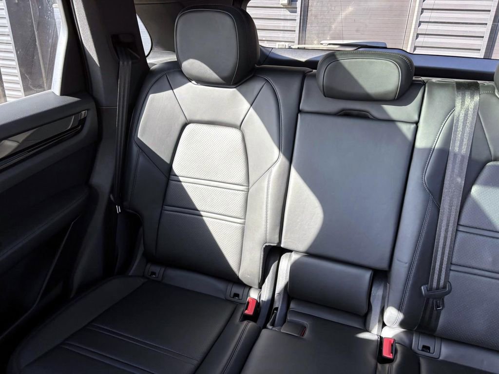 Certified 2022 Porsche Cayenne image 38