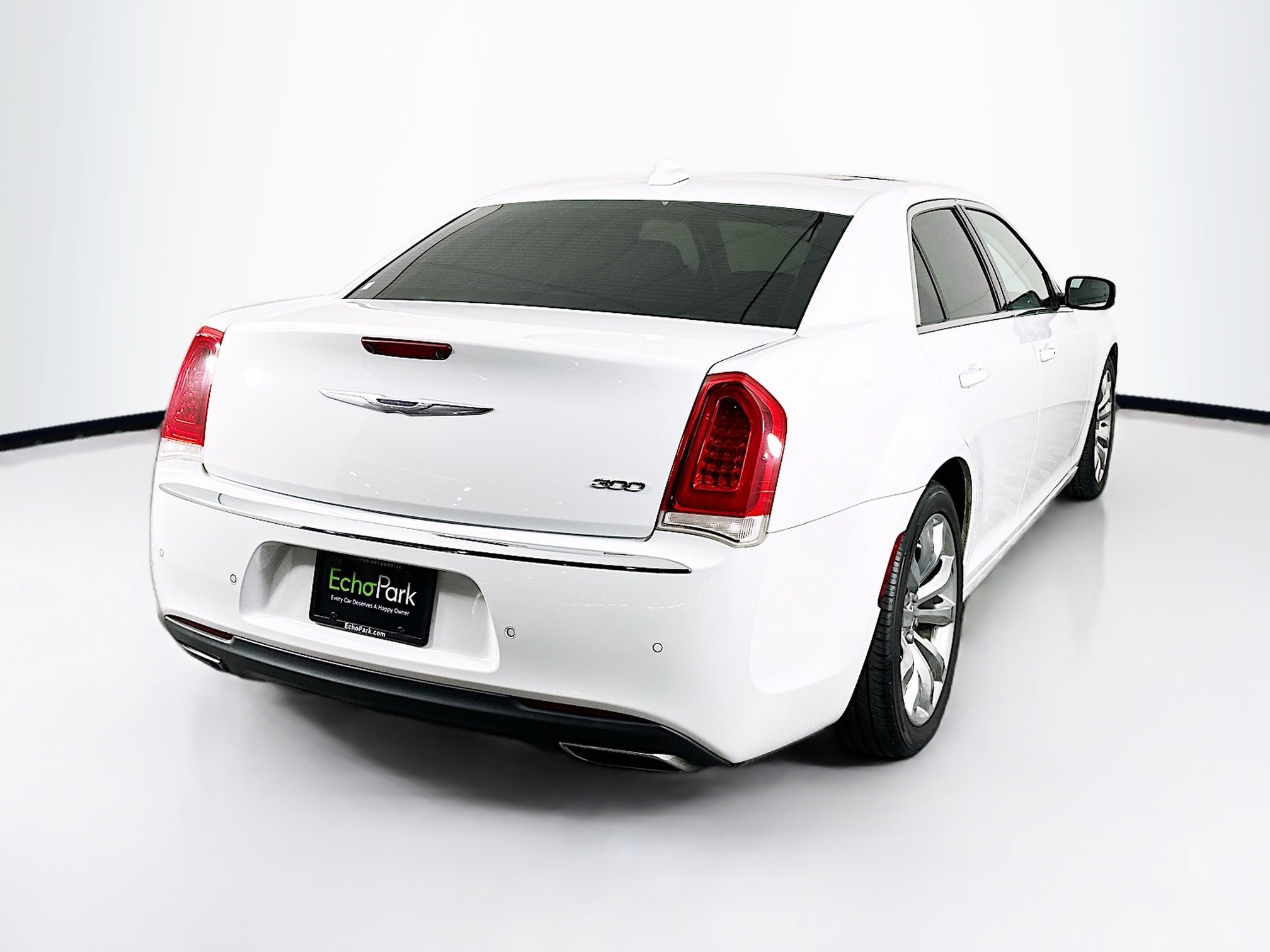 Used 2016 Chrysler 300 Limited RWD image 9