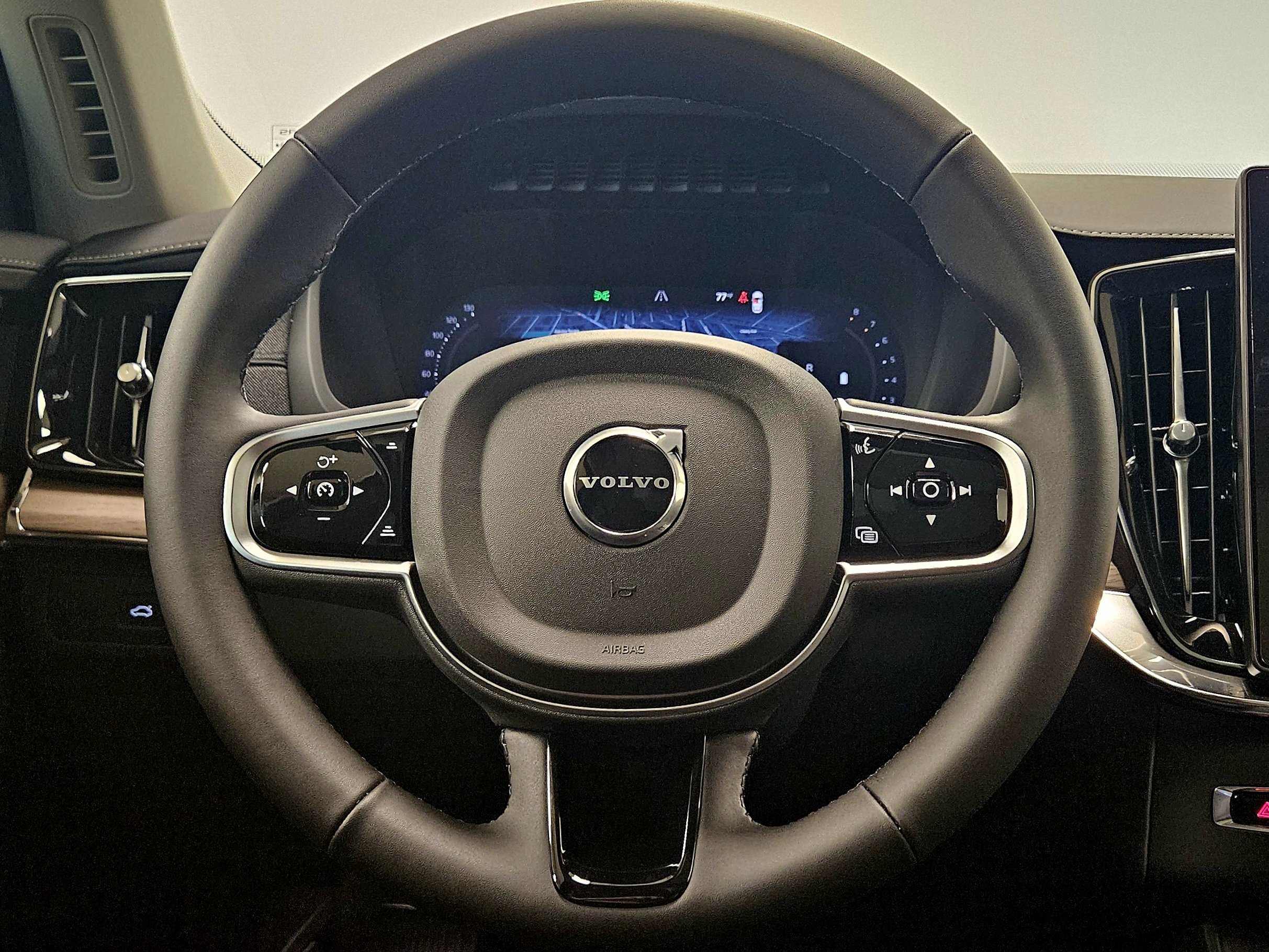 New 2026 Volvo XC90 B6 Plus w/ Protection Package Premier image 43