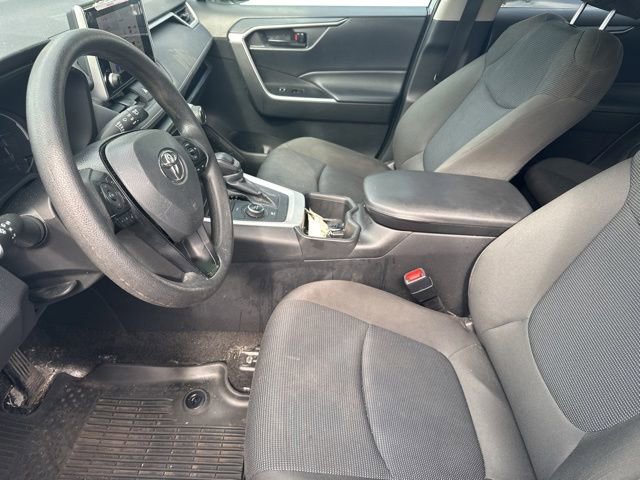 Used 2024 Toyota RAV4 LE AWD/4WD image 4