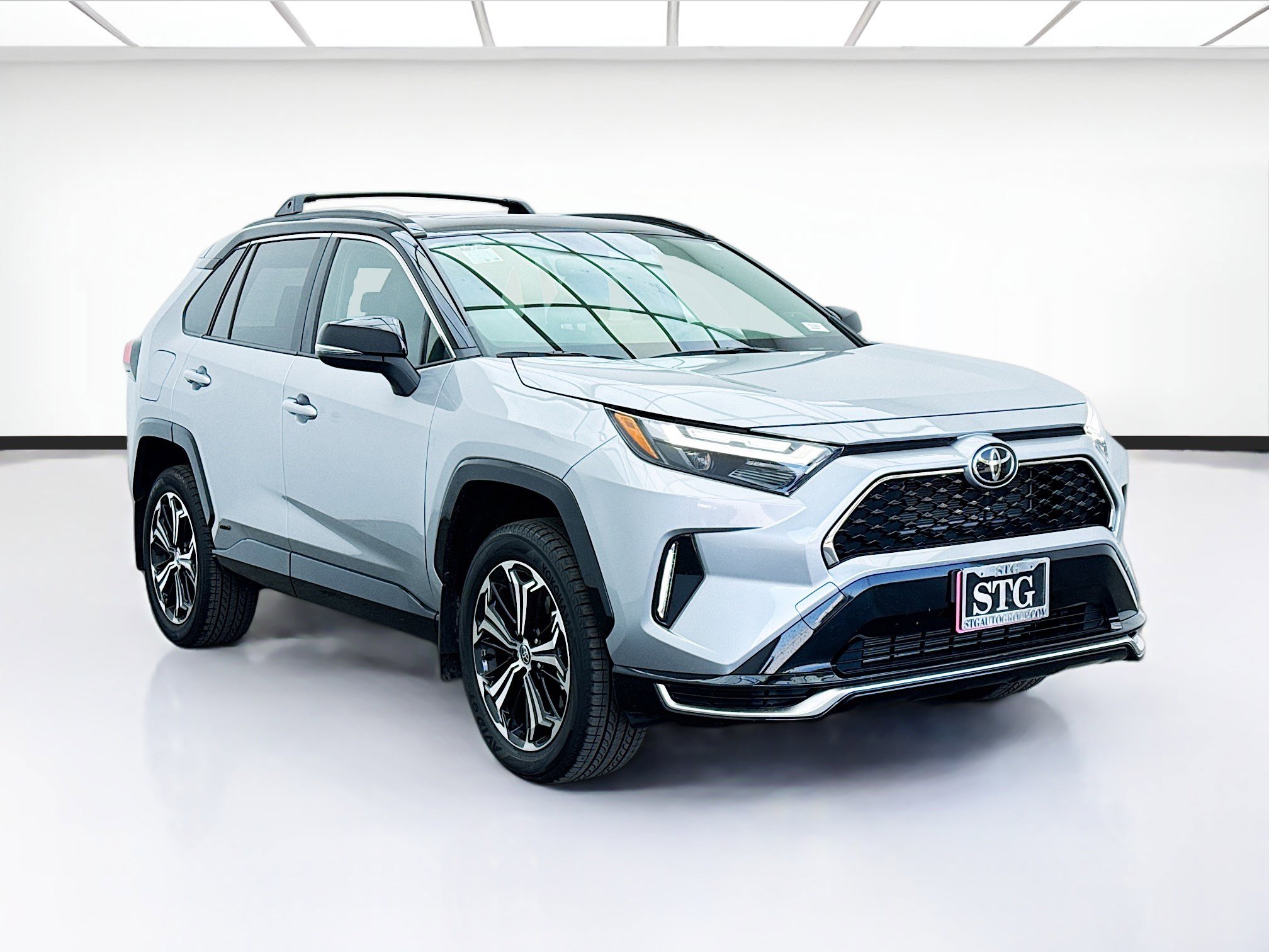 Used 2025 Toyota RAV4 XSE image 3