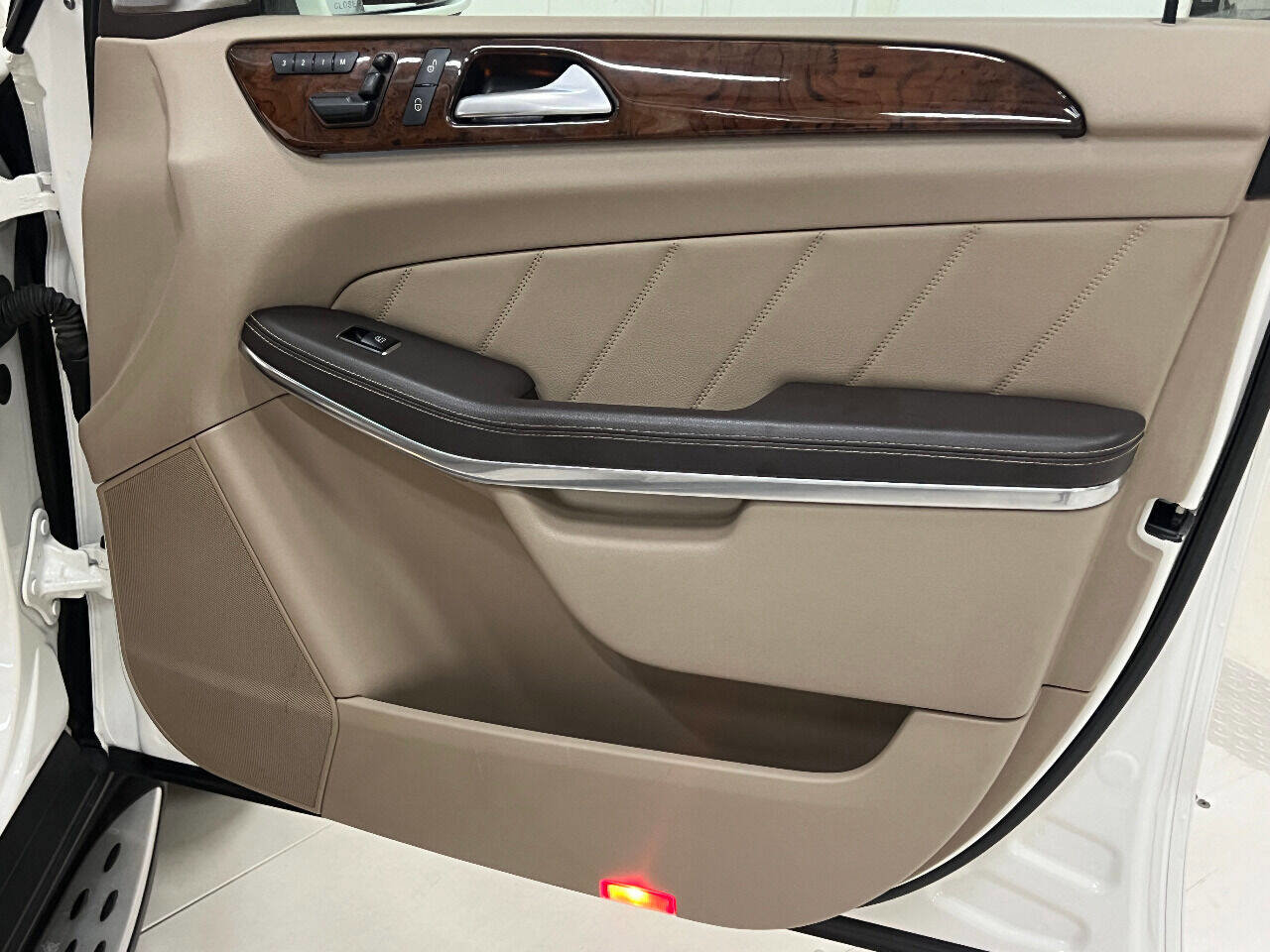 Used 2014 Mercedes-Benz GL 550 4MATIC image 88