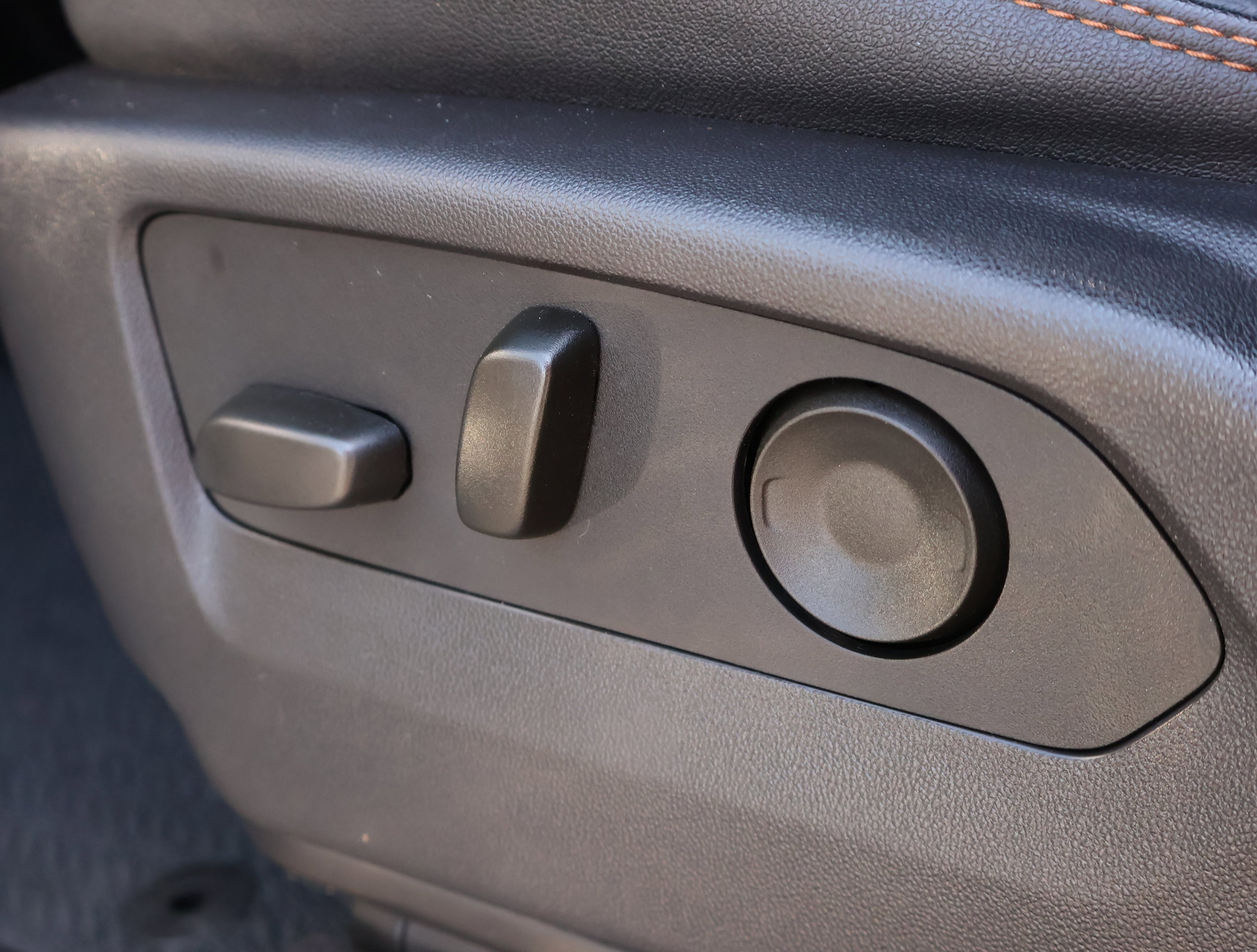 Used 2024 GMC Sierra 1500 AT4 w/ Technology Package image 11