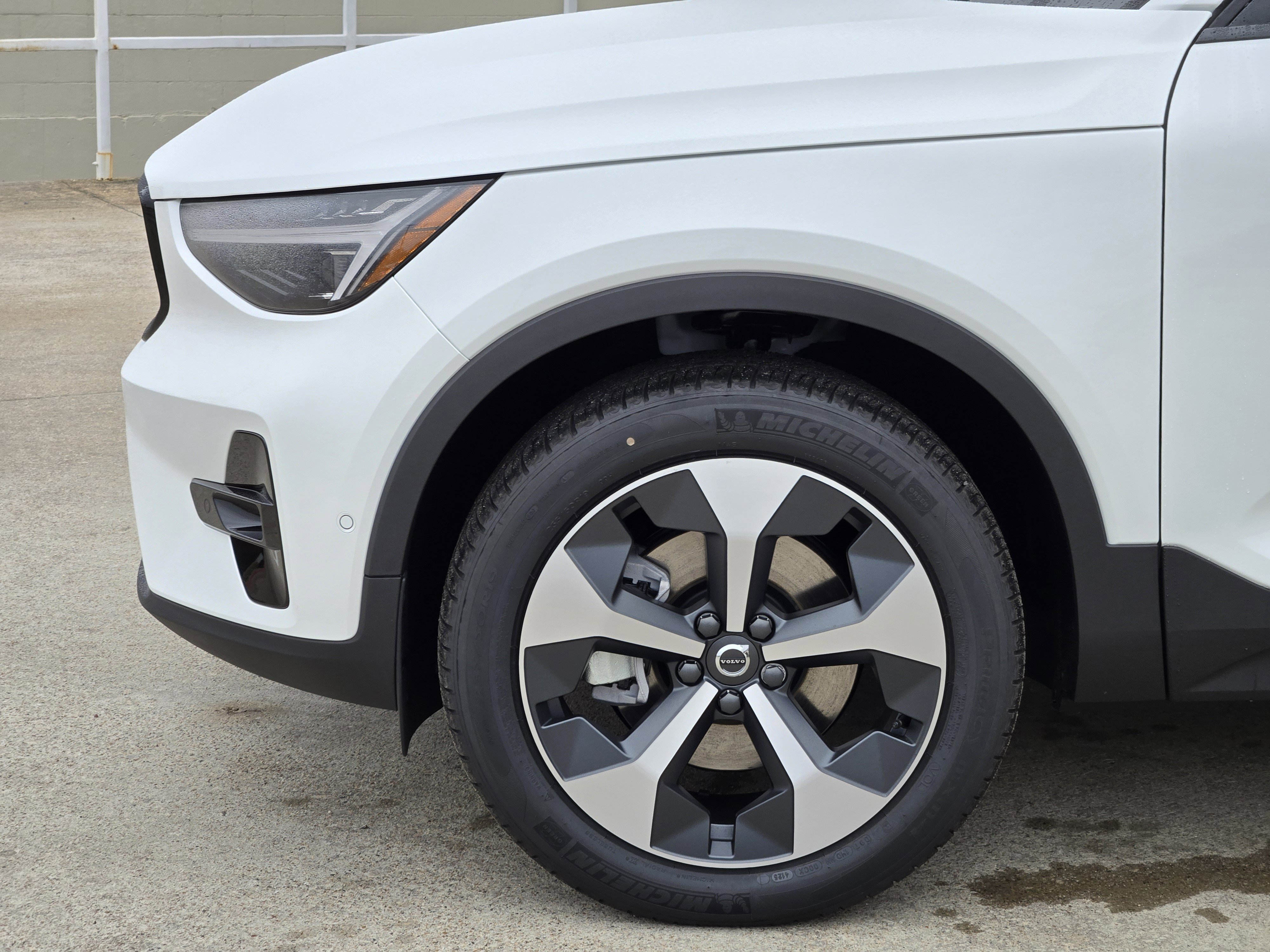 New 2026 Volvo XC40 B5 Plus w/ Protection Package Premier image 11