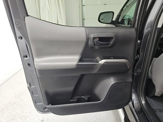 Certified 2023 Toyota Tacoma SR5 AWD/4WD image 28