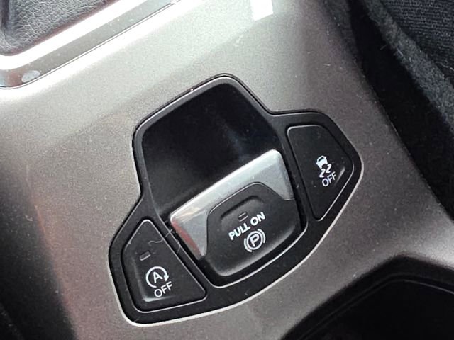 Used 2022 Jeep Renegade Latitude AWD/4WD image 31