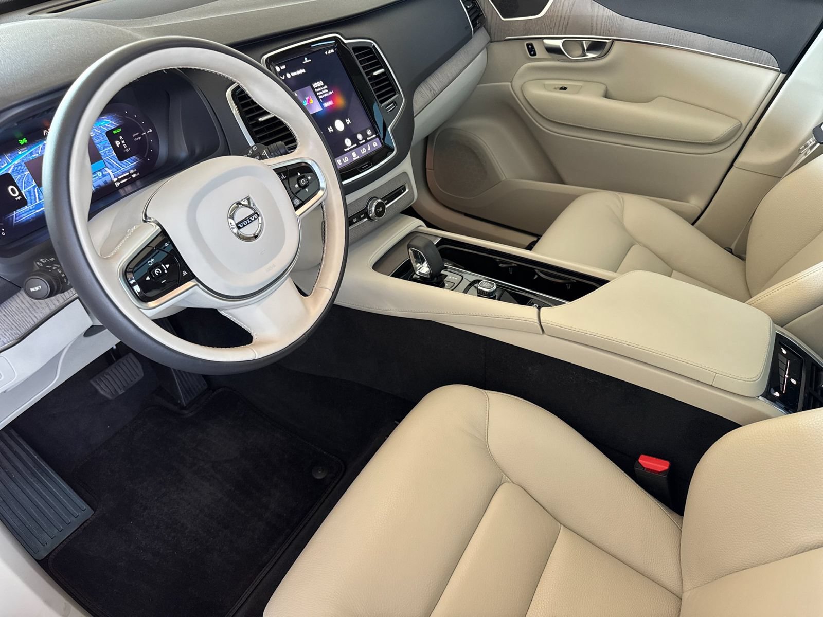 Certified 2024 Volvo XC90 T8 Plus w/ Protection Package Premier AWD/4WD image 16